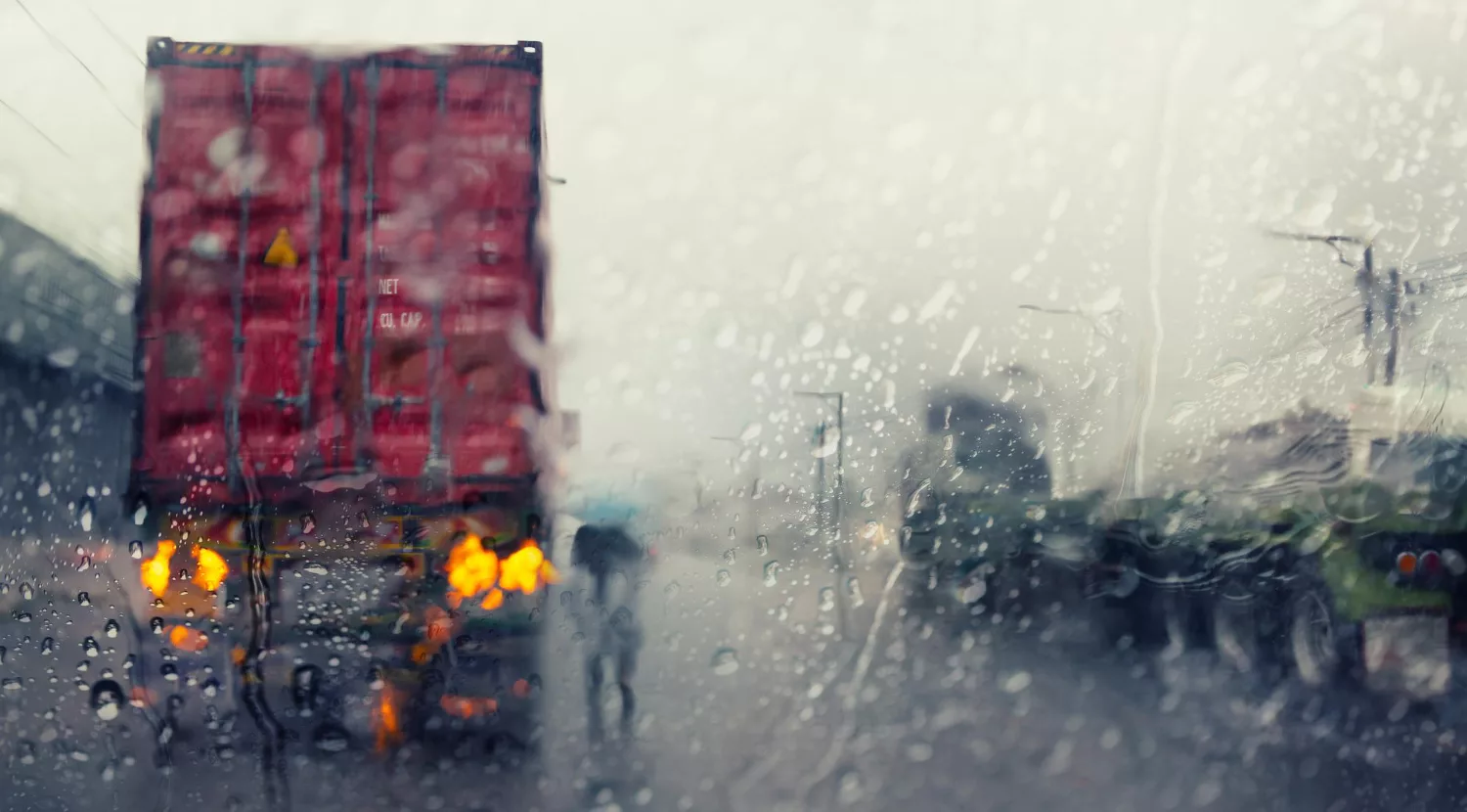 guidelines for keeping your trucks and heavy truck drivers safe in the rain