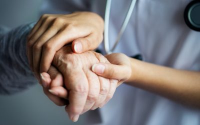 العاملة الإندونيسية بين التمريض والعمل المنزلي: تحدّيات وحلول وتحدِيثات ونصائح