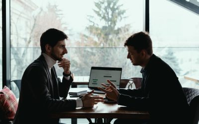 أفضل 3 استراتيجيات لتهيئة الموظفين الجدد ودمجهم في بيئة العمل السعودية